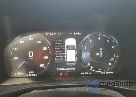 2019 Volvo Xc40 T5 Momentum z USA, uszkodzony, nr VIN YV4162XZ1K2010009